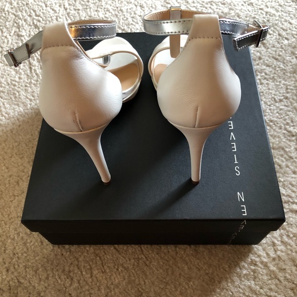 Steve Madden T-Strap Sandal - Picture 3 of 5